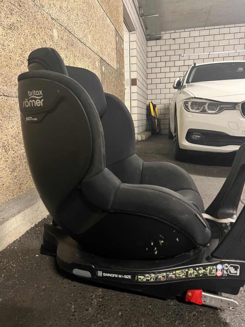 Seggiolini per auto: Kinderautositz britax Römer SWINGFIX MI-SIZE – Usato da Root venduto da Aravy 4