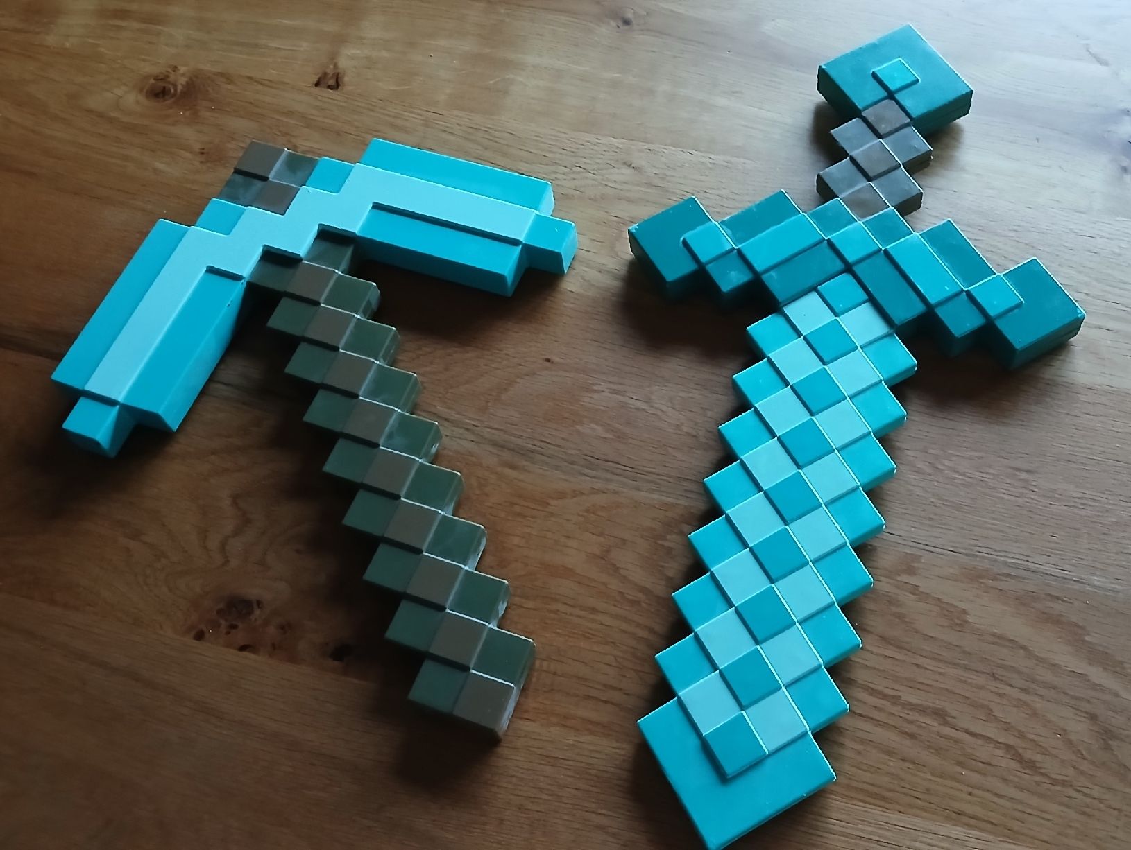 Giocattoli: Minecraft Schwert und Spitzhacke Set – Usato da Boningen venduto da Waldzauber