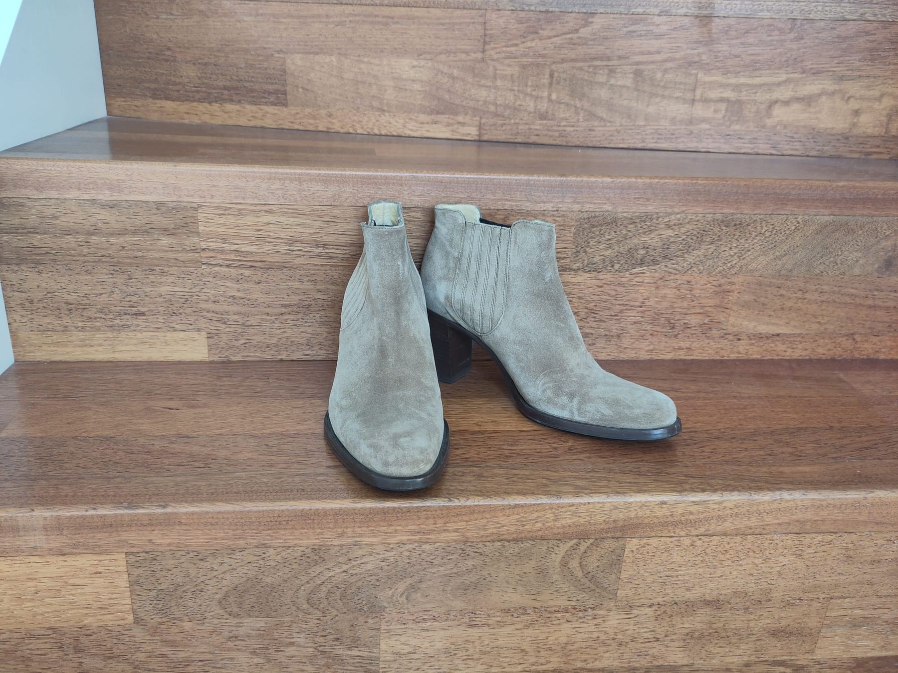 Damenschuhe: Bottines en daim beige de Freelance – Gebraucht aus Lausanne von HelenaK 1