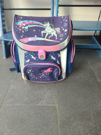 Schulranzen mit Einhorn Motiv, ideal für den Schulstart!