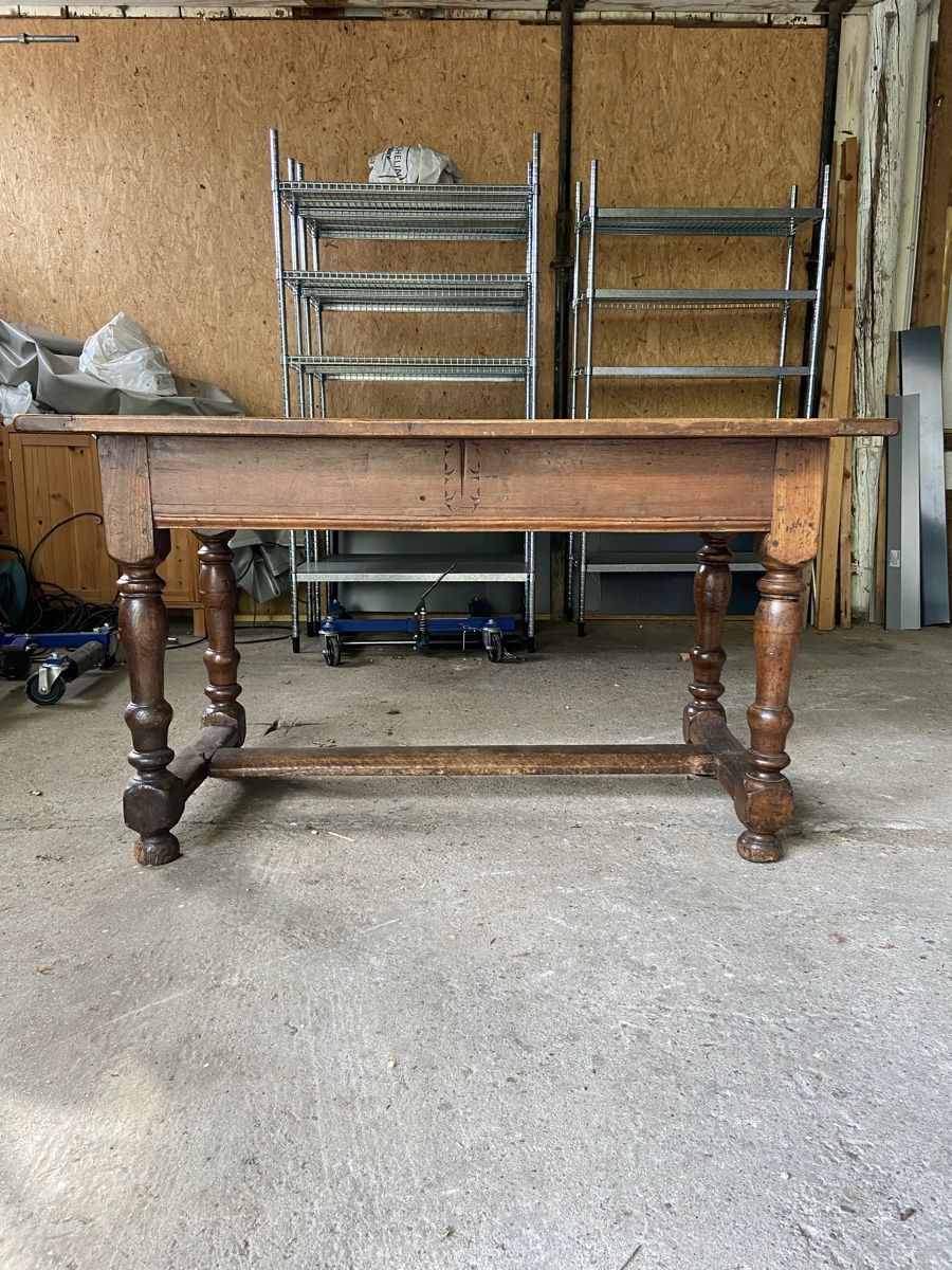 Tables: Table en noyer massif – D'occasion à Mont-sur-Rolle par ale_8srv 1