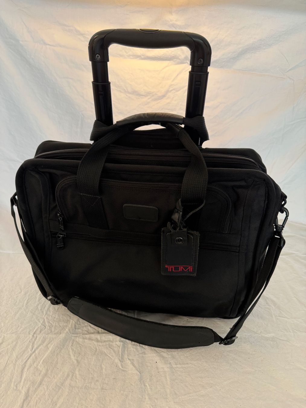 Koffer & Taschen: TUMI Compact Akten- Computertasche auf Rollen (Trolly) – Gebraucht aus Winterthur von buy_5659