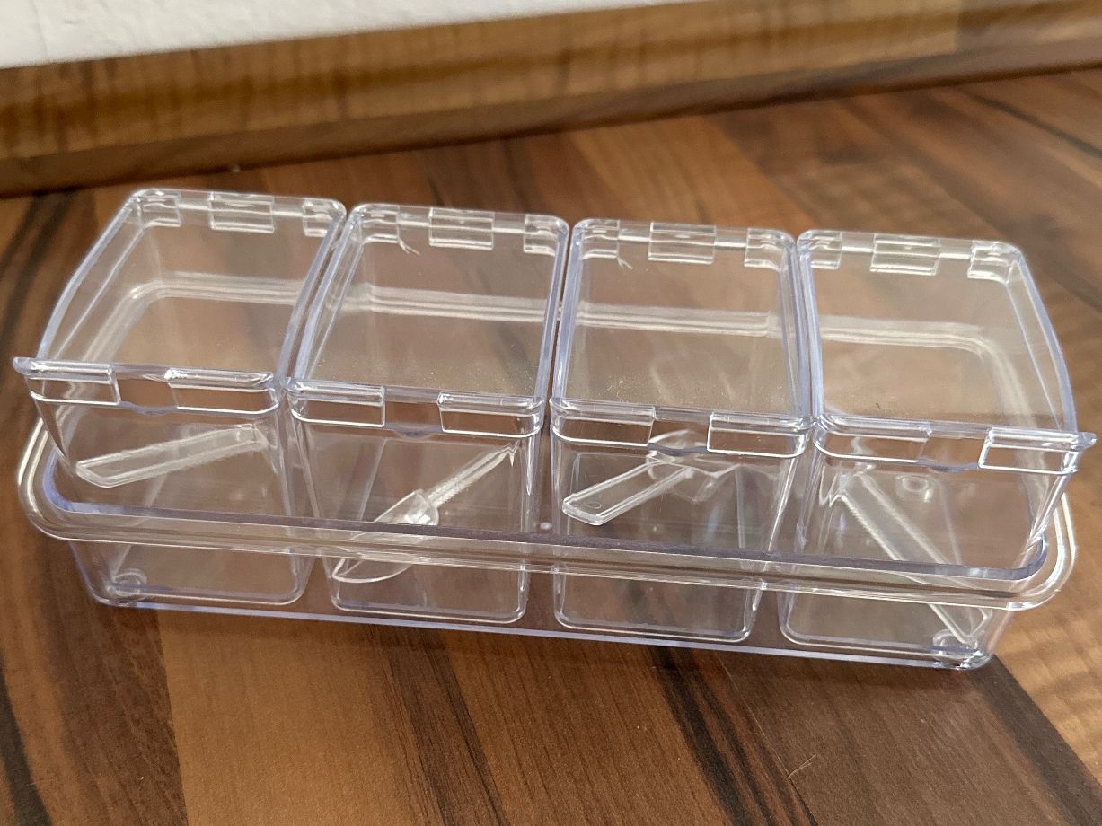 Contenitori & Simili: Gewürzbehälter transparent 4 Fächer mit Löffeln neu – Nuovo (secondo la descrizione) da Péry venduto da jasiii03