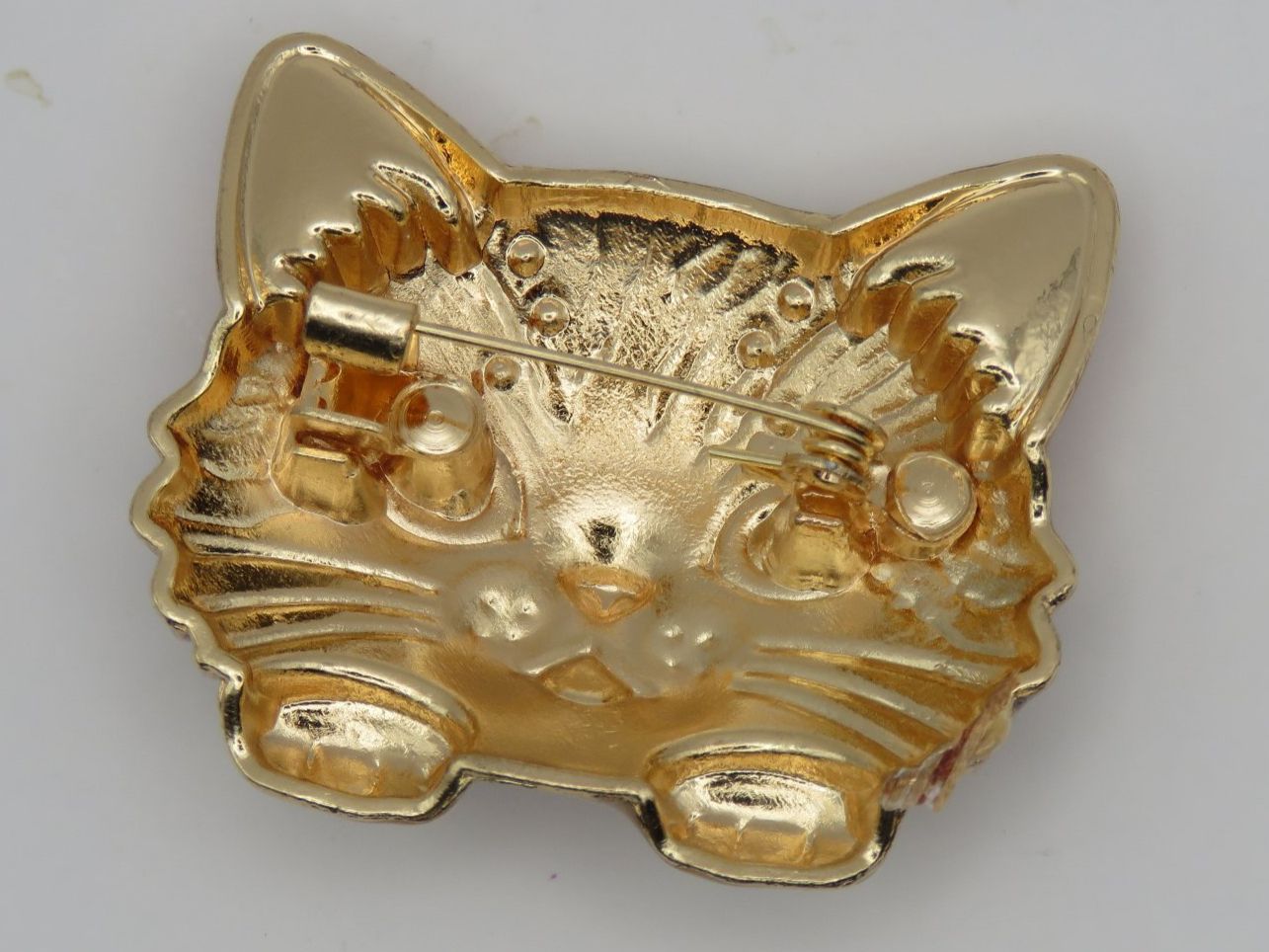 Broschen & Nadeln: Brosche - BÜSI - Emaille - Glitzersteine - 4x3,5cm – Neu und originalverpackt aus Grenchen von Yamahwildstar16 4
