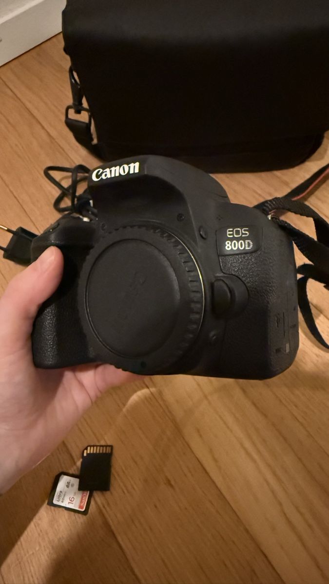 Canon Fotocamera: Canon EOS 800D Kamera Set mit Objektiv – Usato da Dietikon venduto da clearxsight 3