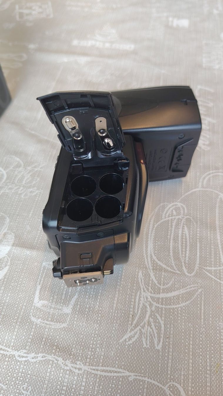 Nikon Flashs: Nikon SB-700 – D'occasion à St. Margrethen SG par MV77 2