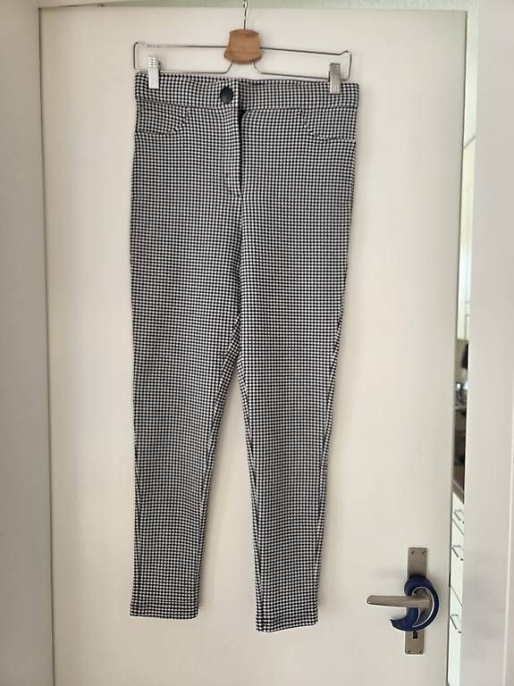 Zara Pantaloni: Gemusterte Zara Stretch Hosen – Usato da Rüfenacht BE venduto da Biancaro