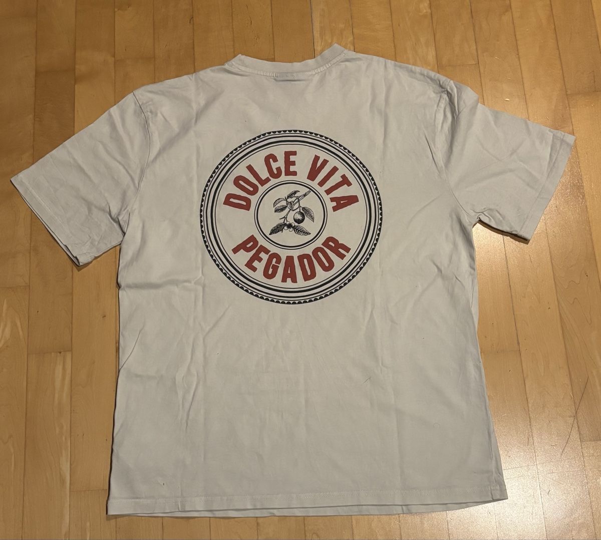 Pegador T-Shirts: Pegador Dolce Vita Shirt – Gebraucht aus Rutschwil von win.JL