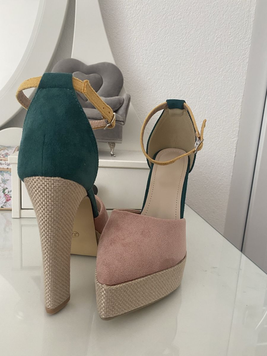 Scarpe da donna: Sandale gr 37 – Nuovo (secondo la descrizione) da Klingnau venduto da Nirvana 1