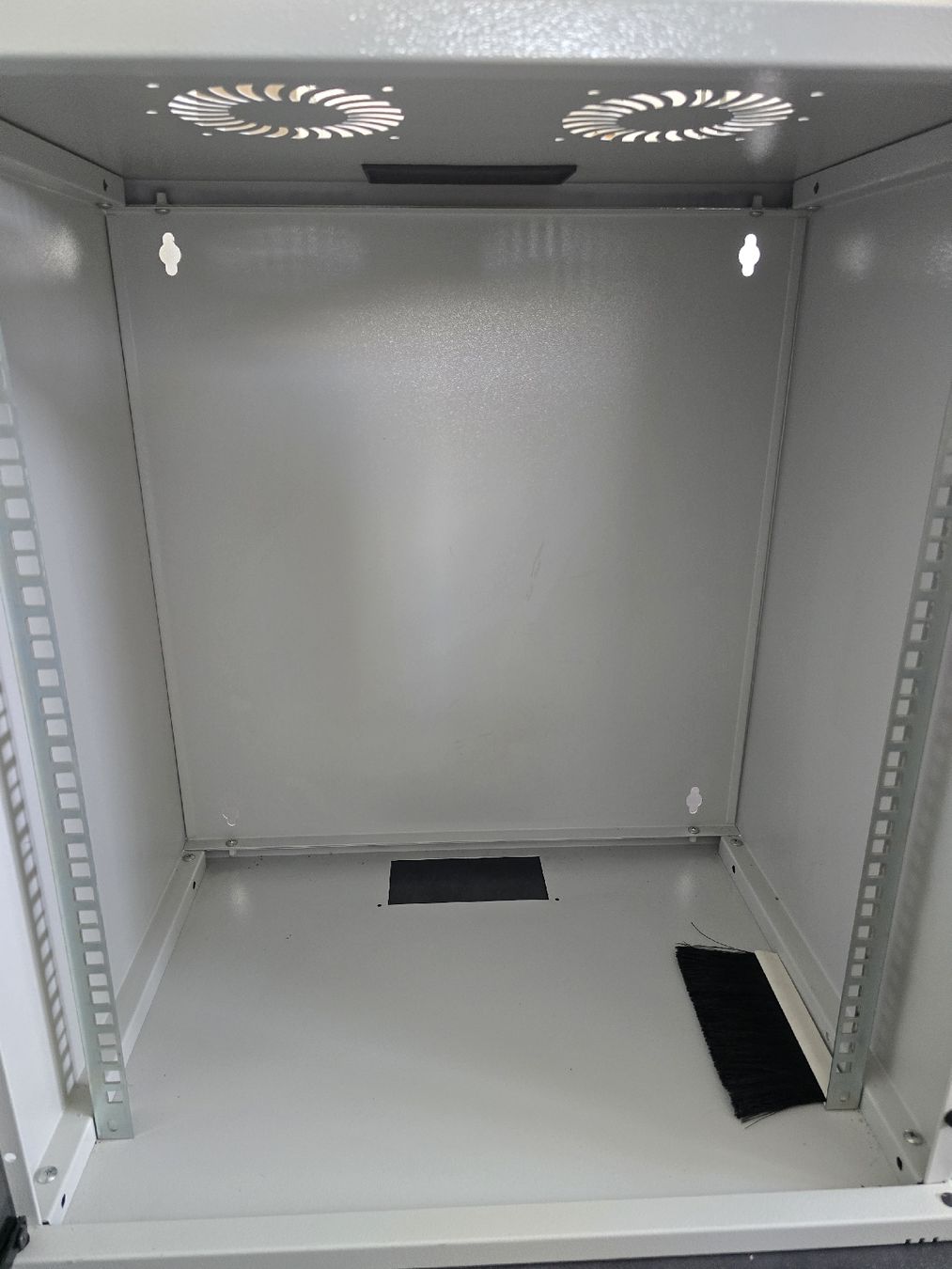 Racks & Ständer: Coffret mural informatique rack 19" – Gebraucht aus Le Mouret von Lapinou 1