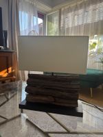 Moderne Tischlampe mit Holzfuß – Natur Design