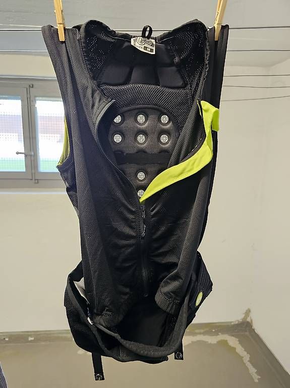 Protezioni & Imbottiture: Snowboardhose und Rückenpanzer – Usato da Thun venduto da Sir09 2