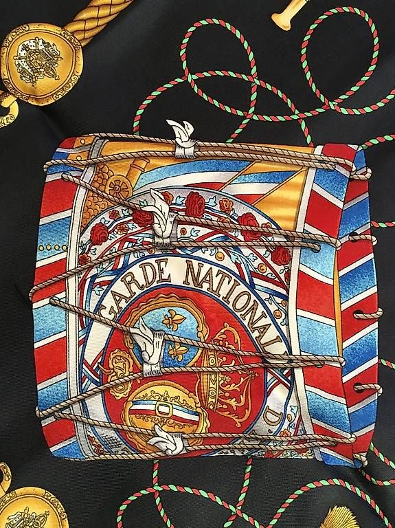 Foulard & Sciarpe: A vendre carré de soie Hermès vintage  – Usato da Montreux venduto da flo_j5cb 1
