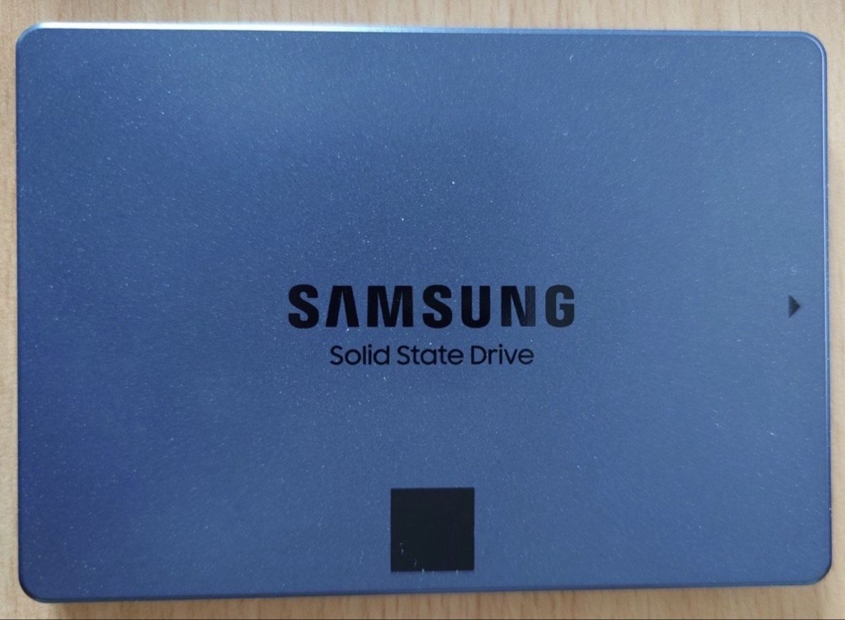 Samsung Dischi rigidi: Samsung 870 QVO 4TB – Usato da Pfäffikon SZ venduto da cha_lh26