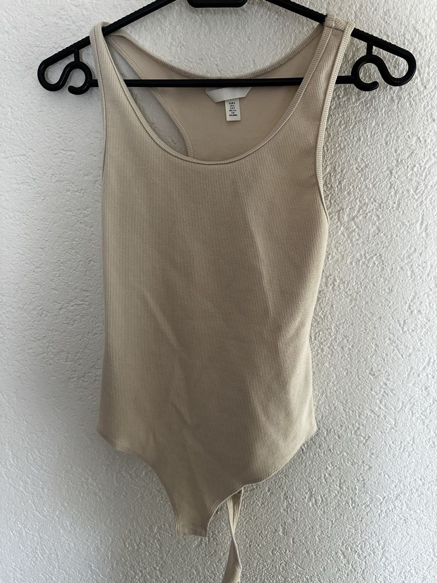 H&M Top: Body beige hm – Usato da Evilard venduto da zoe.mrsg
