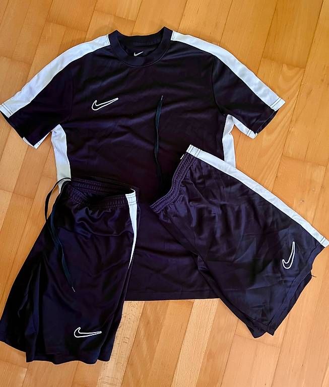 Lotti di vestiti: Nike 3-teilig – Usato da Horgen venduto da braids3