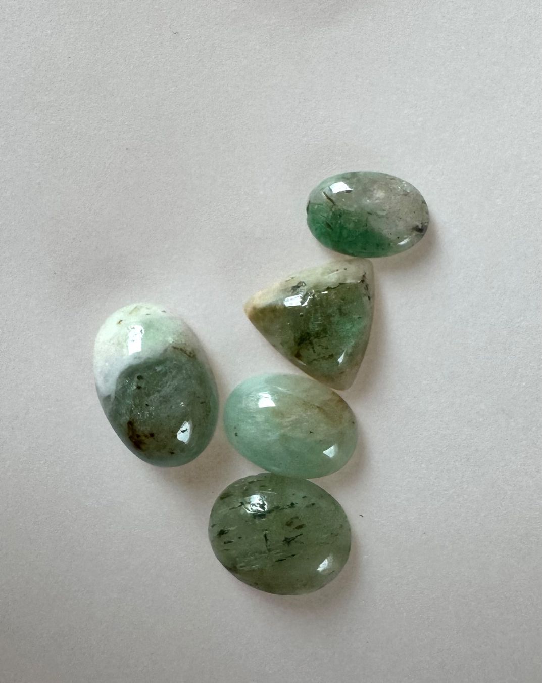 Pietre preziose: 5 schöne Smaragd Emerald Cabochons     UNIKATE – Nuovo e nell'imballaggio originale da Leuggern venduto da gemshow 4