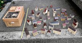 altes mehrteiliges Holzspielzeug Dorf m Vintage Karton