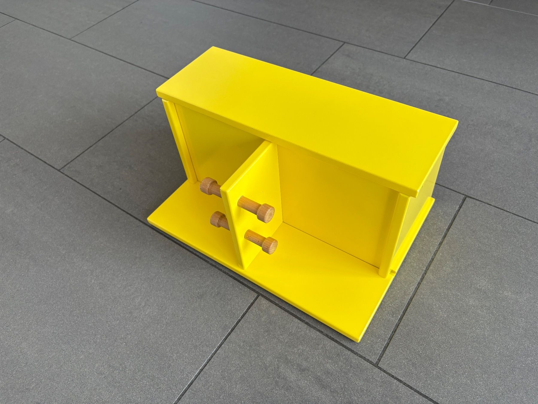 Jako-O Garderobe: Kindergarderobe gelb – Gebraucht aus Speicher von salix42 1