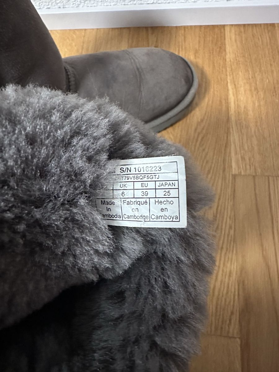 Ugg Scarpe da donna: Ugg Boots - Grey, Size EU 39 – Usato da Schlieren venduto da And_CH 6
