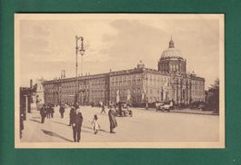 BERLIN - Schloss und Schlossbrücke