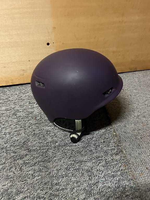 Caschi: Snowboardhelm – Usato da Winterthur venduto da jen_6bzw 1