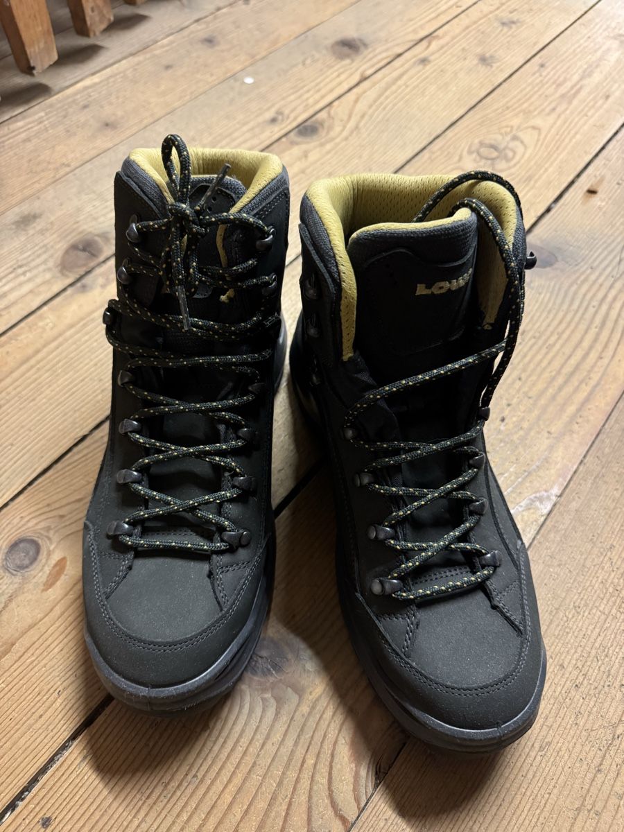 Scarpe da uomo: Neue Lowa Wanderschuhe Gr. 44 – Nuovo (secondo la descrizione) da Basel venduto da Tizi.L