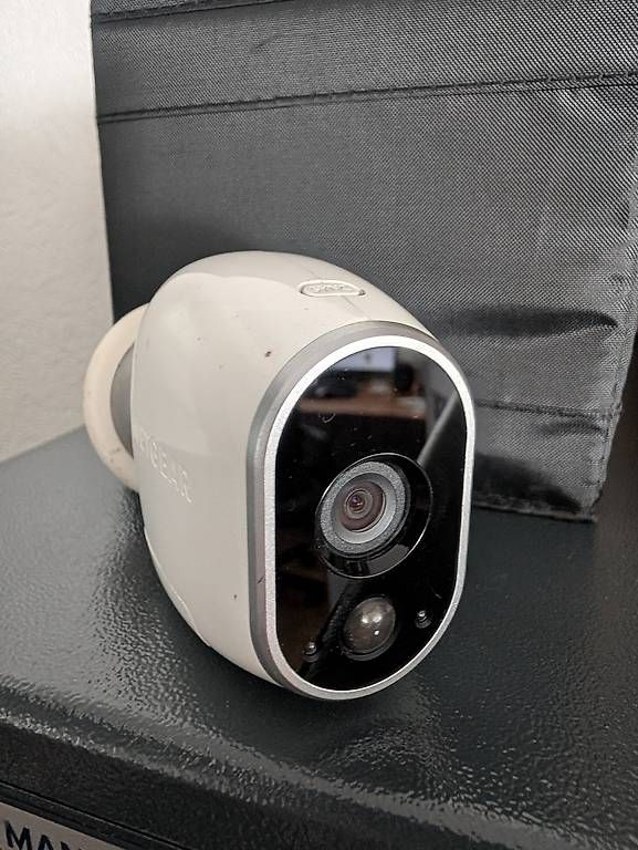 Hub & Switch: 2x Arlo NETGEAR Smart Home – Usato da Ueken venduto da Bmwm5