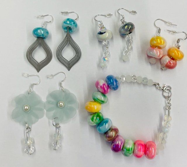 Orecchini pendenti & Orecchini a lobo: Ohrringen Set. Schmuck Set 5 Teilig  Neu – Nuovo e nell'imballaggio originale da Au ZH venduto da Jaggy4