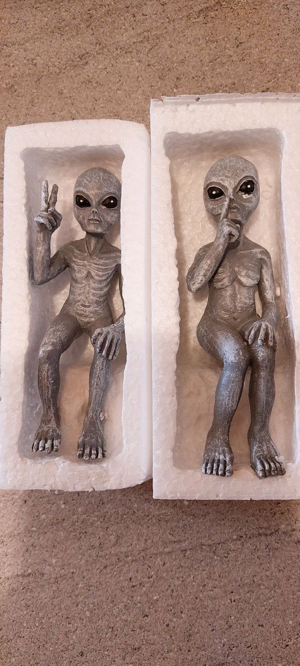 Figuren: 2 X ALIEN GARTEN DEKO - COOL - NEU – Neu und originalverpackt aus Herisau von  6