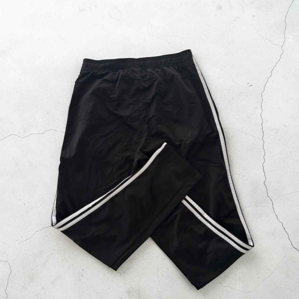 Adidas Pantaloni: Adidas Trainerhose Schwarz Grösse L – Usato da Bülach venduto da lguedeskr 5