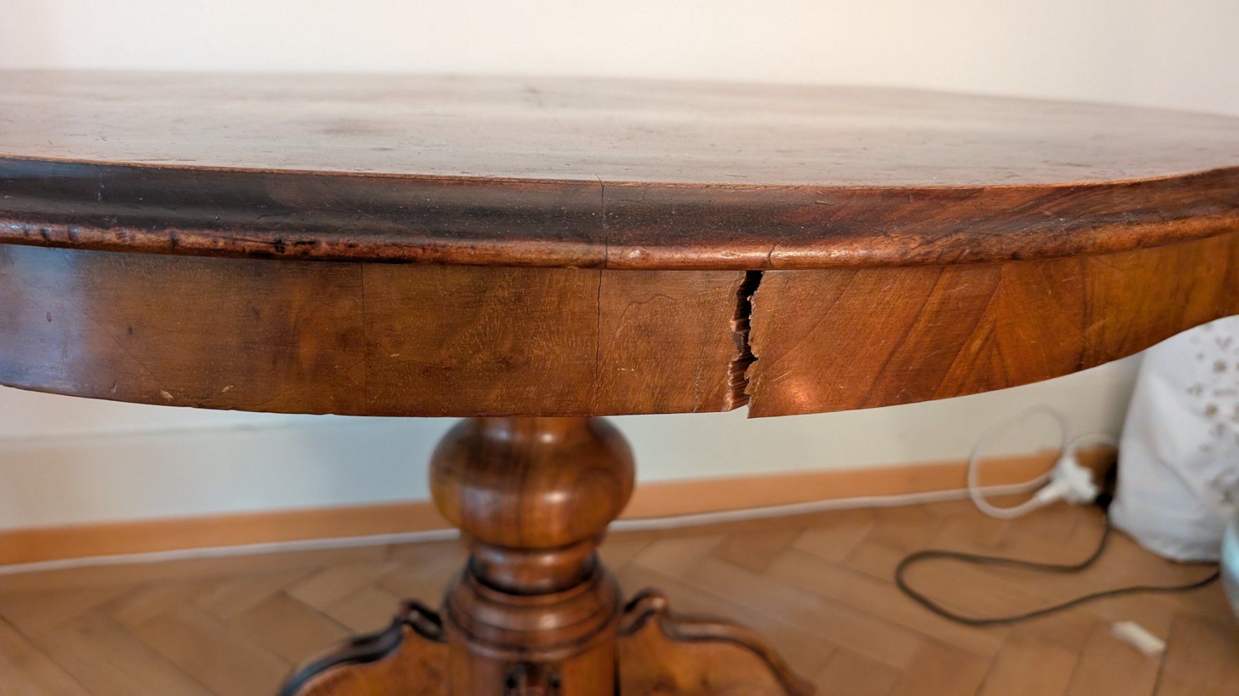 Tische: Antiker Nussbaumtisch. Louis Philippe – Gebraucht aus Bern von lauterhaas 5