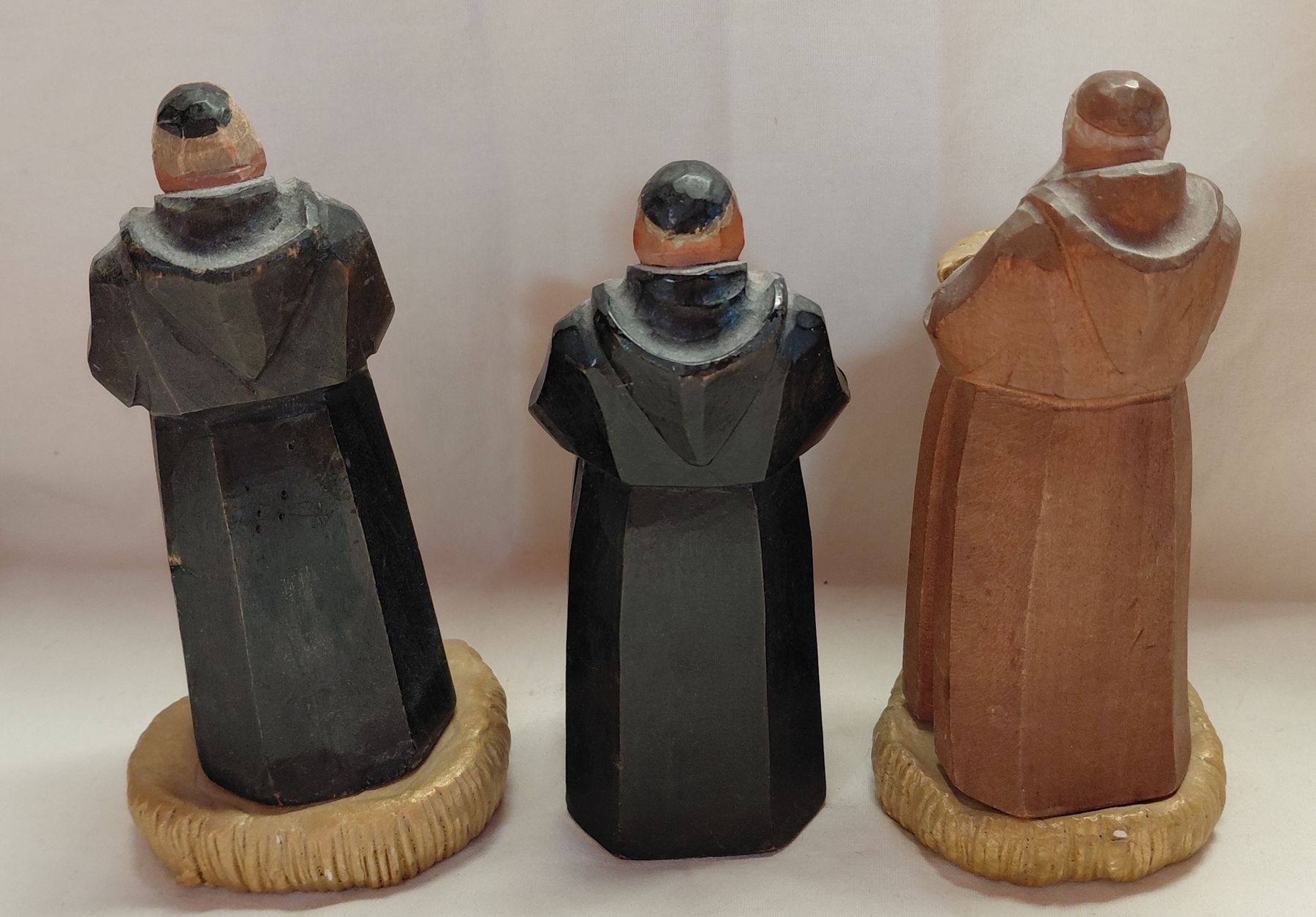Skulpturen & Statuen: 3 geschnitzte antike Mönchsfiguren Huggler Brienz – Gebraucht aus Trogen von Limboo 3
