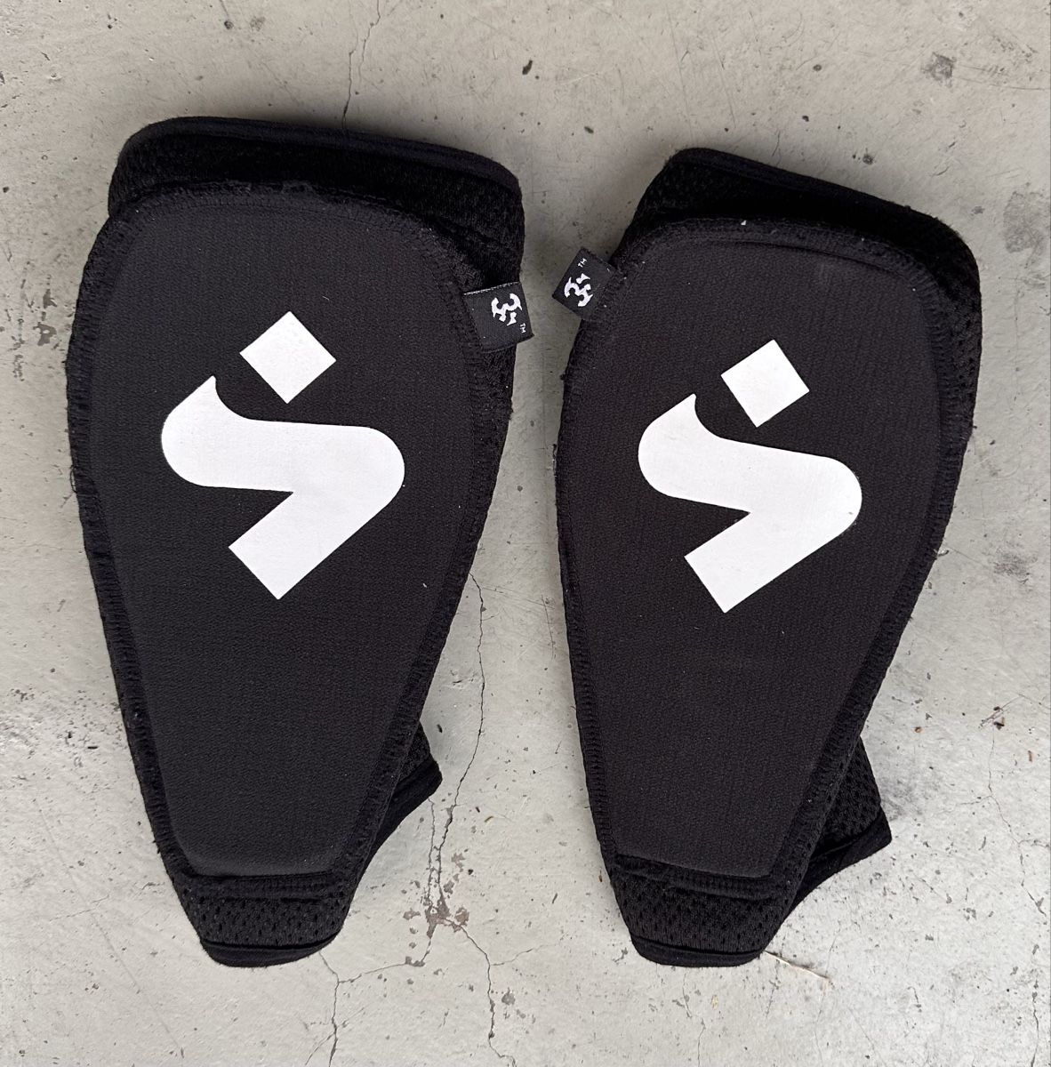 Protezioni & Imbottiture: Sweet Protection Elbow Guard Light XS – Usato da Hergiswil NW venduto da Klimsen
