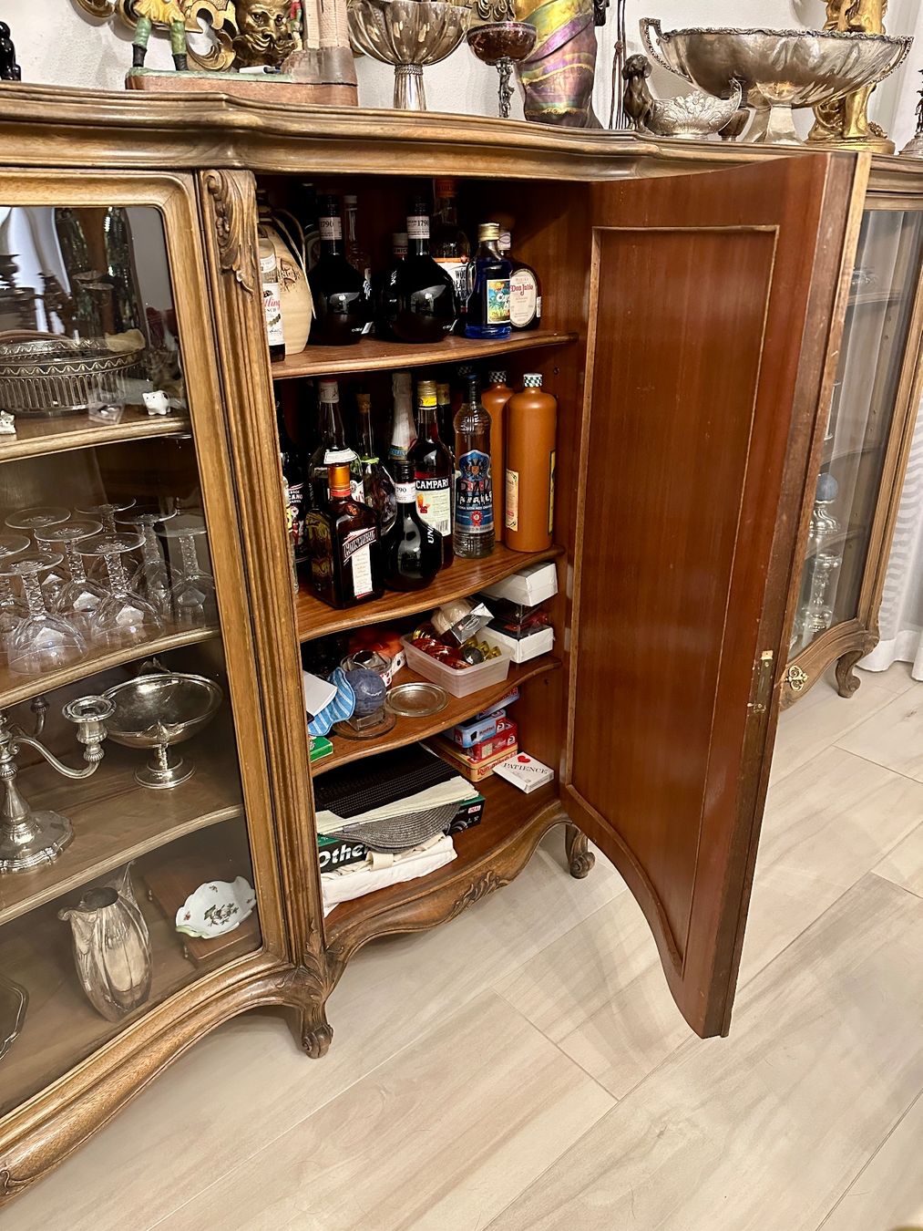 Vitrinen: Sideboard Chippendale England – Gebraucht aus Rümlang von Miscellanico 2