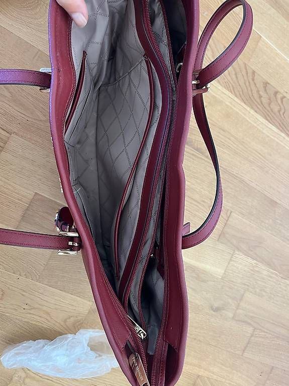 Michael Kors Sacs femmes: Michael Kors Tasche Original Rot – D'occasion à Güttingen par sin_6lcy 1