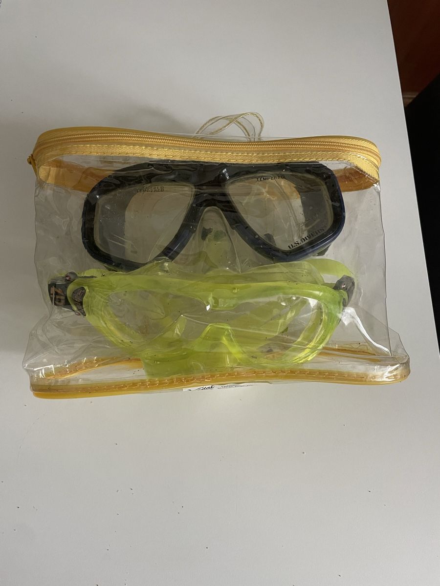 Pinne, Maschere & Boccagli: Masques de plongée U.S. Divers & Aqua Sphere, lot de 2 – Usato da Lausanne venduto da LILI0125