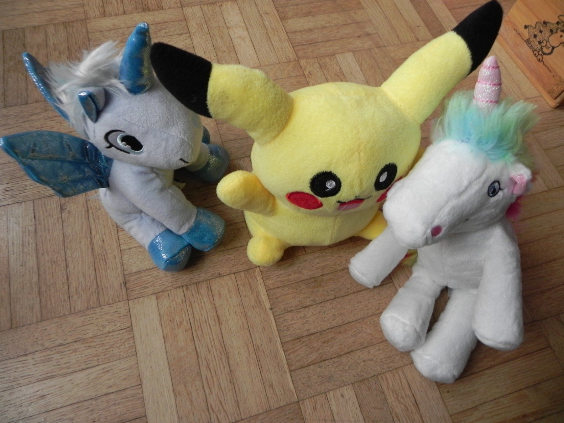 Spielzeuge: Pikachu und Einhörner Kuscheltiere Plüschtier Set 3 Stk – Gebraucht aus Stallikon von pcerny16 4