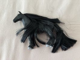 Schwarzes Schleich Pferd