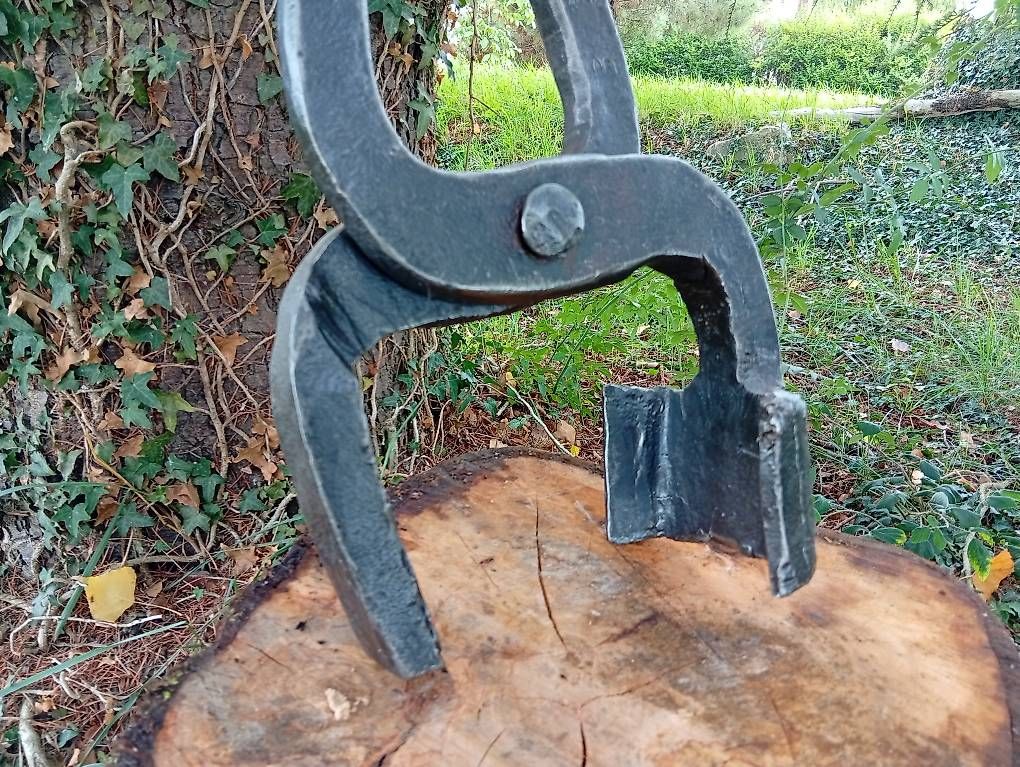 Alle Werkzeuge: Ancienne pince de forgeron – Gebraucht aus Echichens von Rootsboy 2