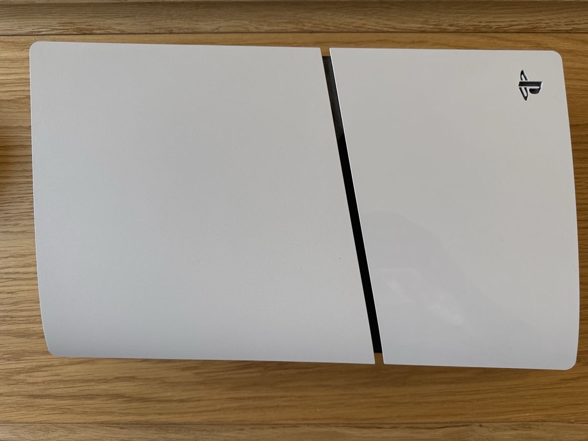 Sony Consoles: Sony PS5 Slim Disc Edition 1TB + 2 DualSense Controllers – Neuf (Voir description) à Zürich par naws23