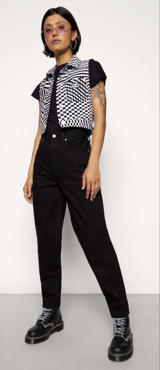Tommy Hilfiger Jeans: Mom jeans Hilfiger – Nuovo (secondo la descrizione) da Nyon venduto da liz_ss6g