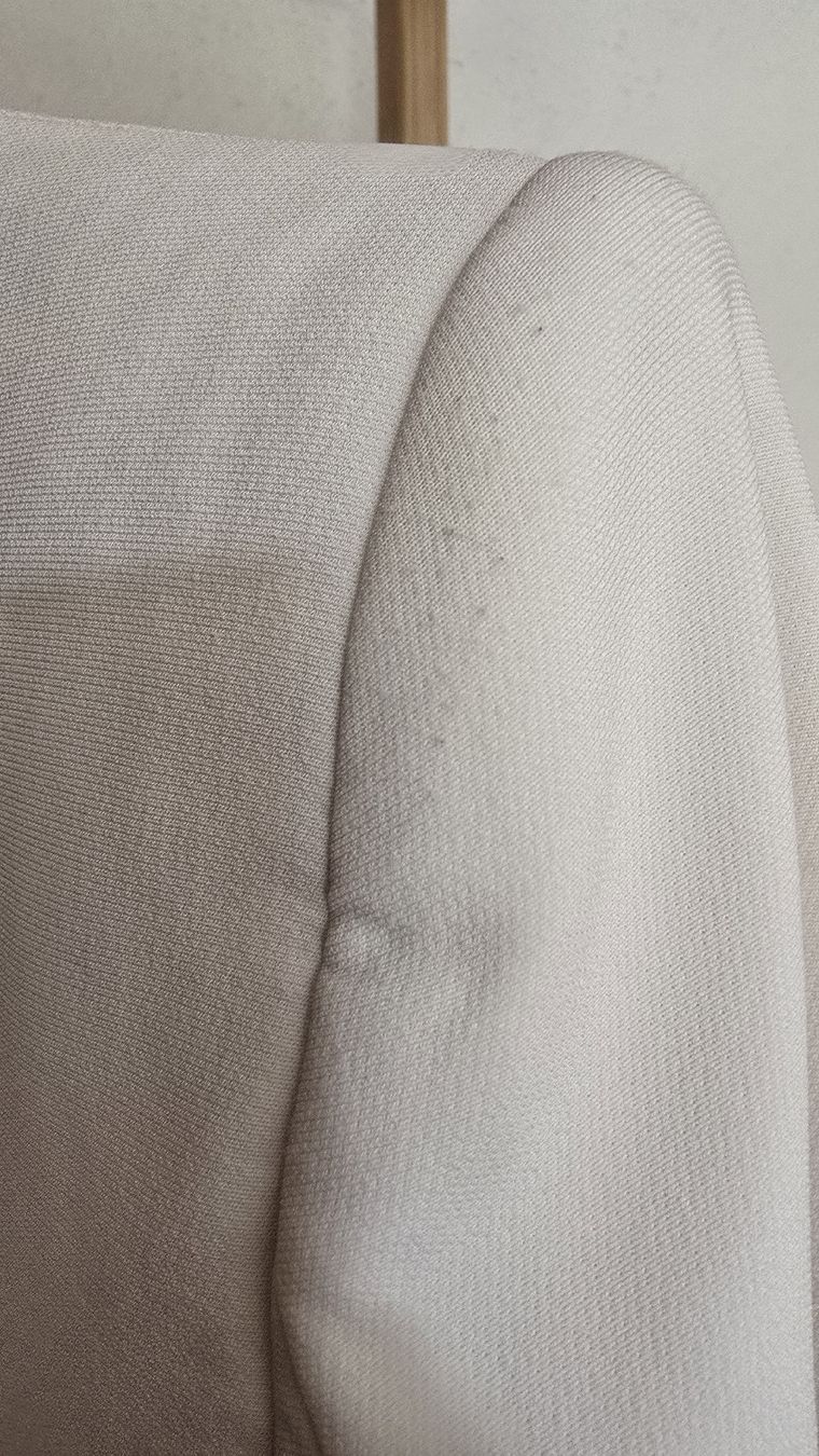 Giacche: Sass & Bide white shaped jacket with gold buttons size 8 – Usato da Wislikofen venduto da Riko007 3