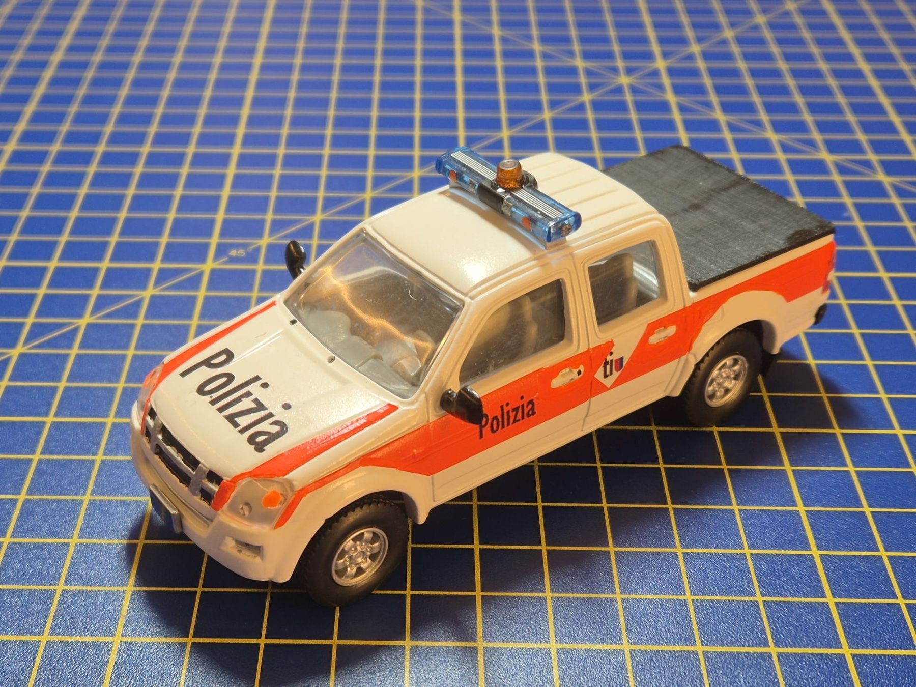 Modellini d'auto: Isuzu Kantonspolizei Tessin 1:43 – Usato da Lachen SZ venduto da myr_qk5y