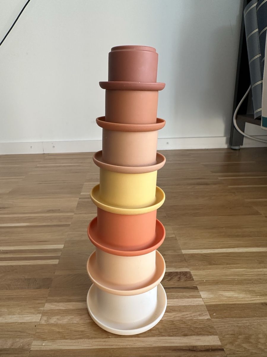 Jouets: Stapelbecher aus Silikon – D'occasion à Wald ZH par Judithz 1