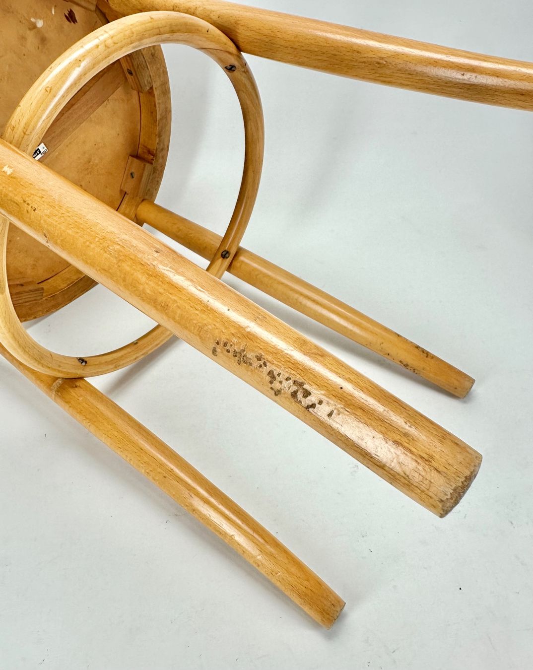 Sgabelli: Vintage Thonet Bugholz Bistrot Hocker – Usato da Basel venduto da LynnundPepe 6