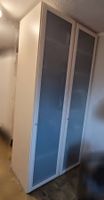 Schrank mit Glastüren, weiss