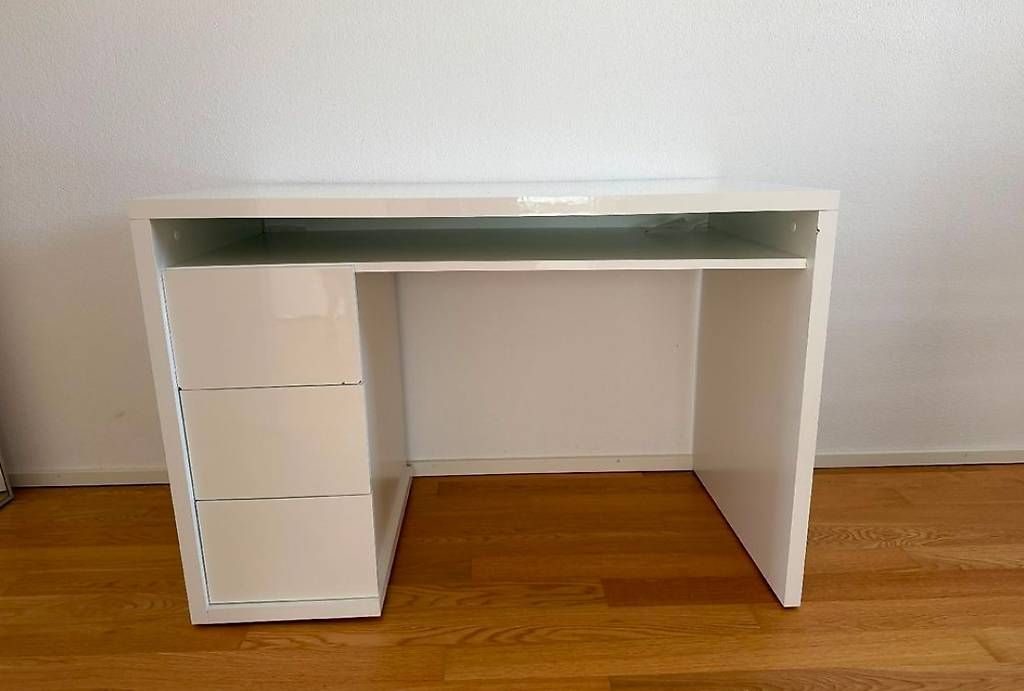 Bureaux: Schreibtisch mit 3 Schubladen – D'occasion à Schüpfheim par oldyrk 1