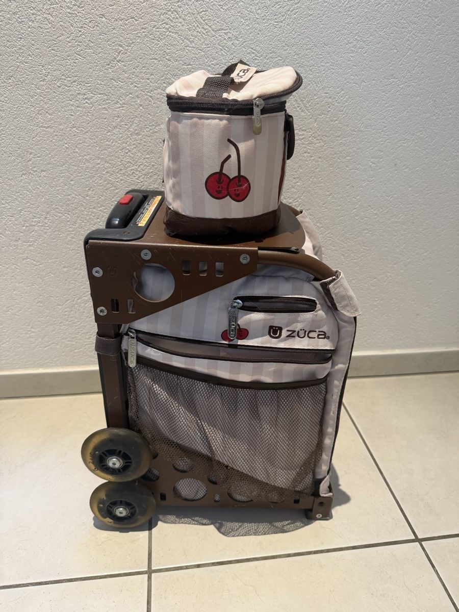 Züca Koffer & Taschen: Züca Rollkoffer mit Tasche Cupcake Design, lighting wheels – Gebraucht aus Oberlunkhofen von Raspberry 2