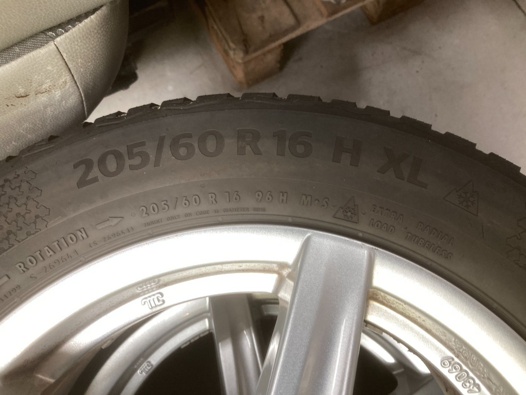 Ford Pneus & Roues: Ford Focus Winterräder 205/60R16 Continental – D'occasion à Cham par WB2223 6